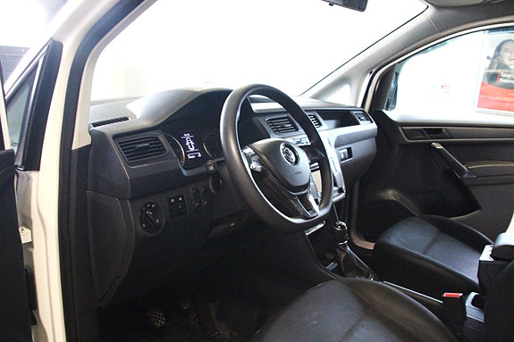 Volkswagen Caddy Maxi 19 of 30