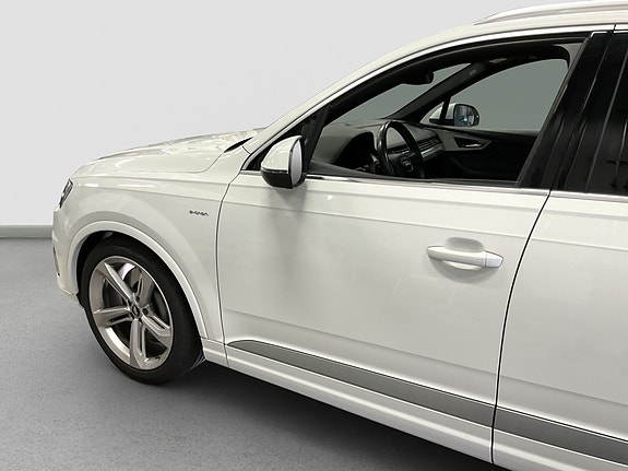 Audi Q7 9 of 22