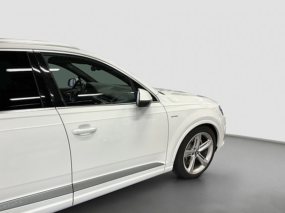 Audi Q7 11 of 22