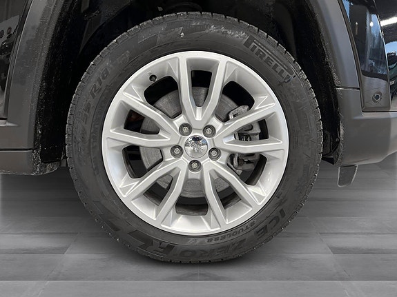 Jeep Compass 24 of 24