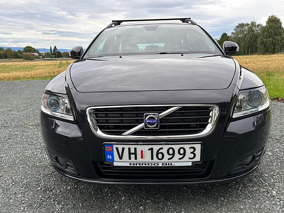 Volvo V50 3 of 17