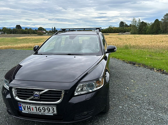 Volvo V50 4 of 17