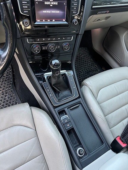 Volkswagen Golf VII 6 of 20