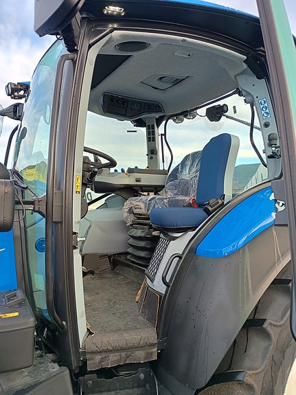 New Holland T5.140 DC- DEMO 11 of 15