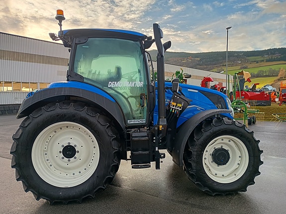 New Holland T5.140 DC- DEMO 8 of 15