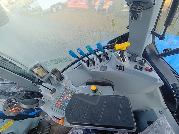 New Holland T5.140 DC- DEMO 14 of 15