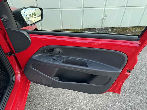 Volkswagen UP! 26 of 30