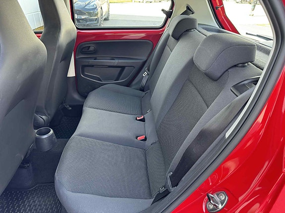 Volkswagen UP! 30 of 30