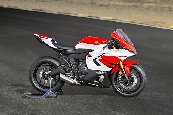 Yamaha R7 70th Anniversary -Nyhet 2026- 11 of 17