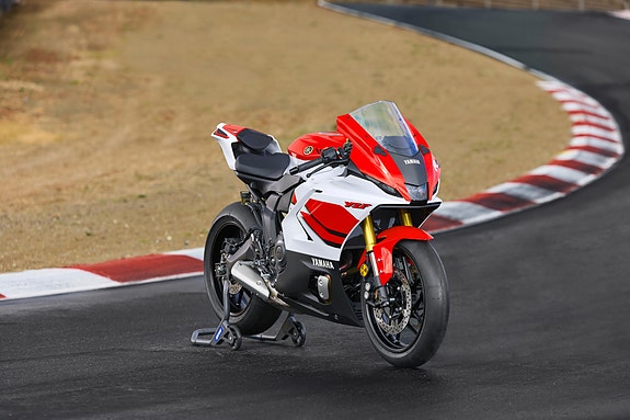 Yamaha R7 70th Anniversary -Nyhet 2026- 8 of 17