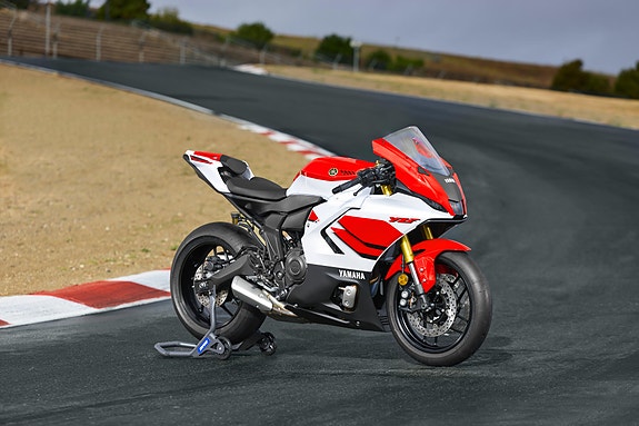 Yamaha R7 70th Anniversary -Nyhet 2026- 2 of 17