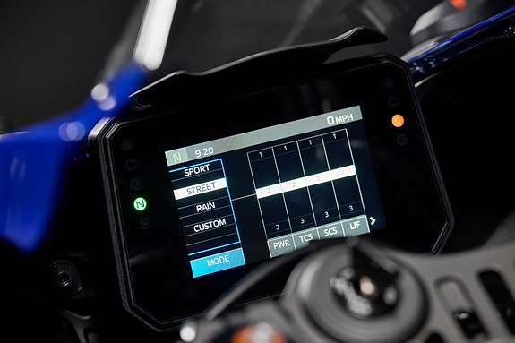 Yamaha R7 70th Anniversary -Nyhet 2026- 13 of 17