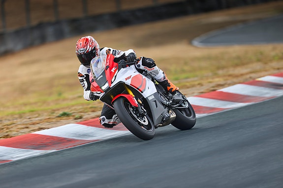 Yamaha R7 70th Anniversary -Nyhet 2026- 6 of 17