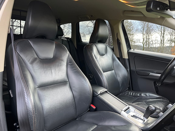 Volvo XC60 12 of 30