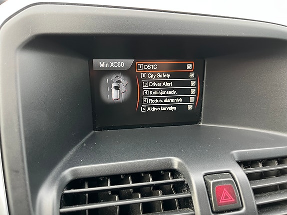 Volvo XC60 25 of 30