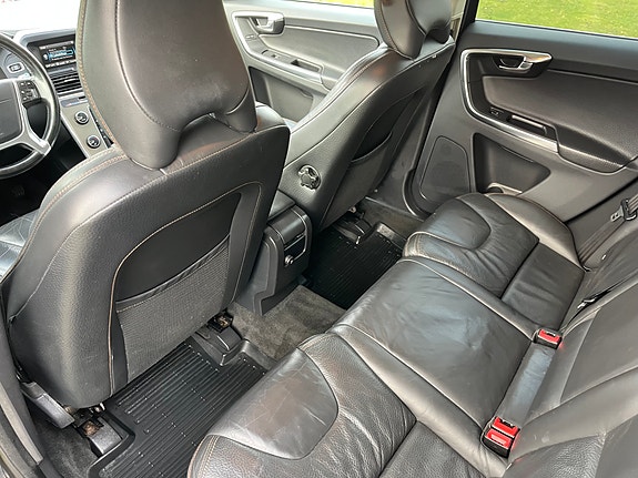 Volvo XC60 13 of 30