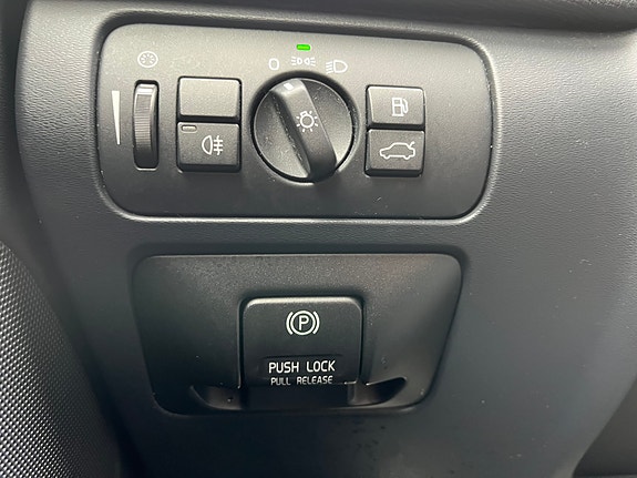 Volvo XC60 30 of 30