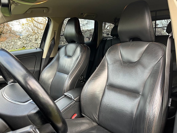 Volvo XC60 10 of 30