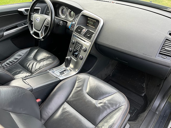 Volvo XC60 11 of 30