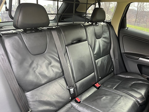 Volvo XC60 18 of 30