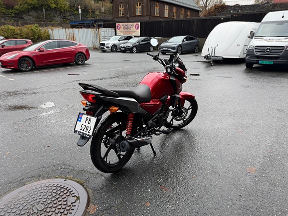 Honda CB 125F 7 of 11