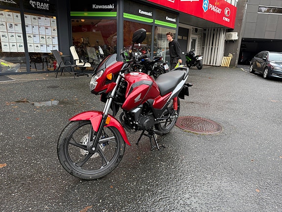 Honda CB 125F 3 of 5