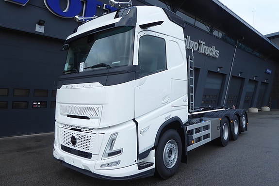 Volvo AERO FH 540 8x4 Tridem