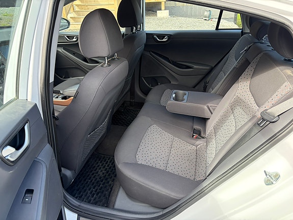 Hyundai IONIQ 19 of 25