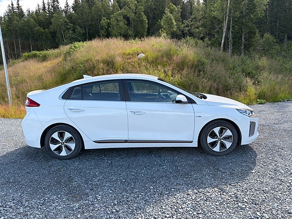 Hyundai IONIQ 11 of 25