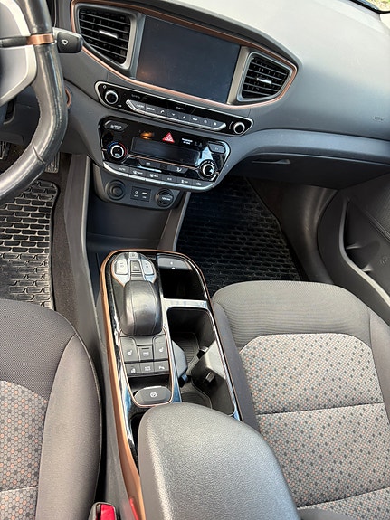 Hyundai IONIQ 16 of 25