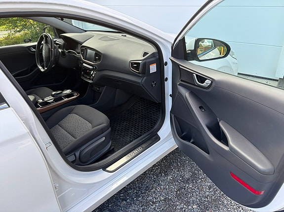Hyundai IONIQ 21 of 25