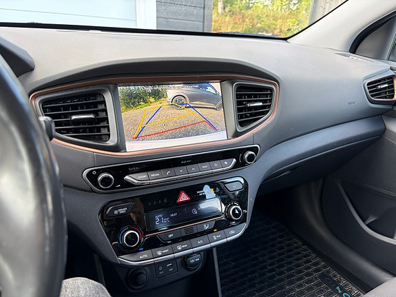 Hyundai IONIQ 13 of 25