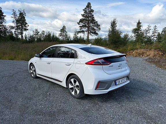Hyundai IONIQ 8 of 25