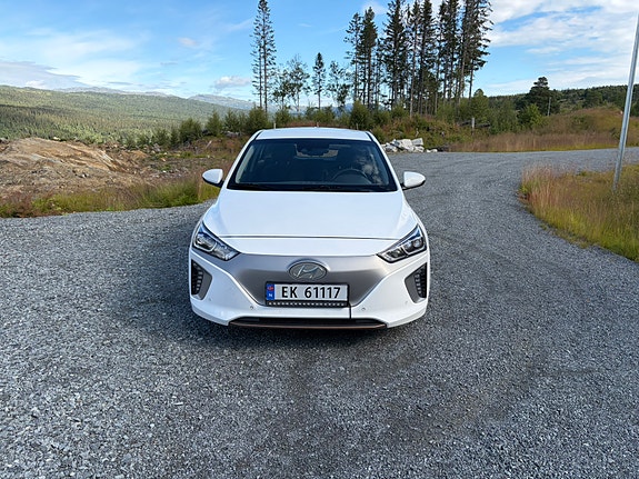 Hyundai IONIQ 12 of 25