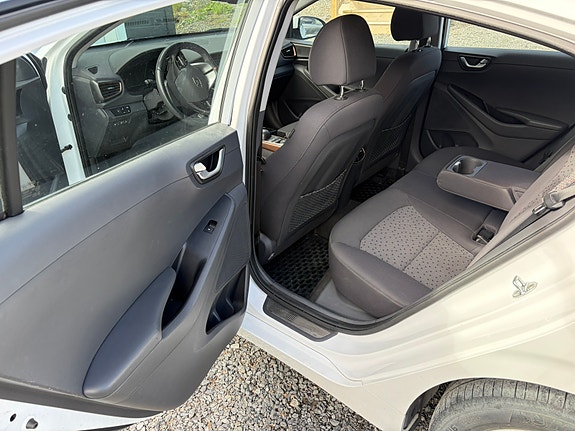 Hyundai IONIQ 17 of 25