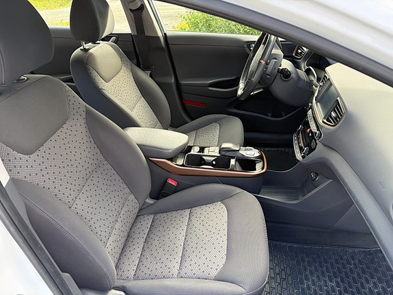 Hyundai IONIQ 22 of 25
