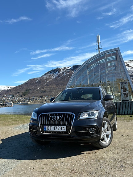 Audi Q5 2 of 30