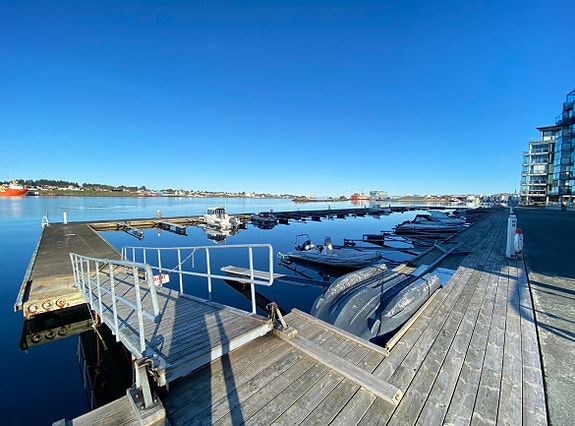 Karmsund Brygge Marina - RESERVERT Båtplass til salgs – årsavgift betalt, god plassering, vann og strøm 3 of 4