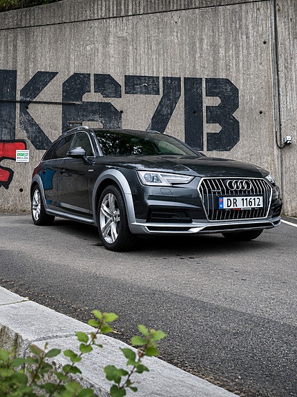 Audi A4 allroad 2 of 23
