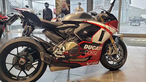 Ducati Panigale V2 Superquadro Final Edition 2 of 5