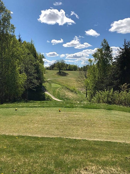 En variert og spennende bane med utfordringer for spillere på alle nivåer