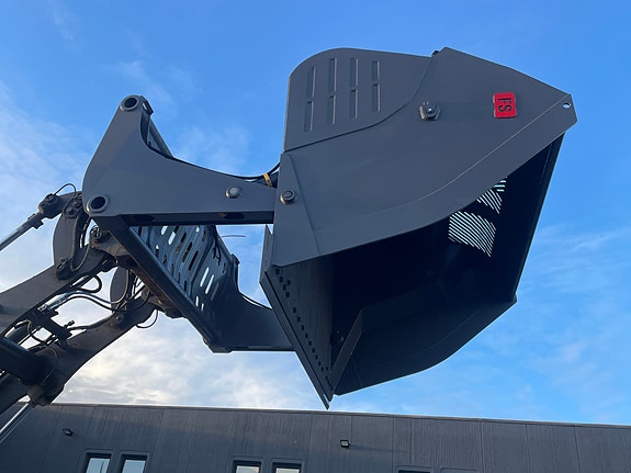 Høyt tippende skuffe 6000 L