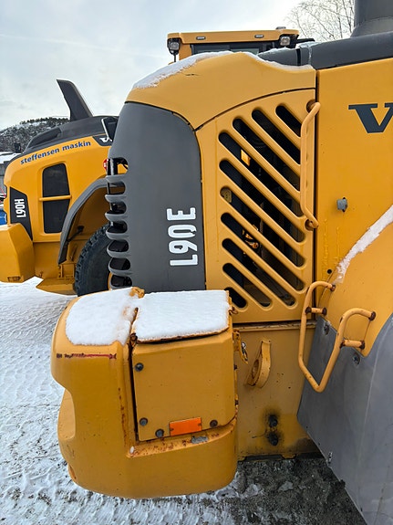 Volvo L90E 3 of 5