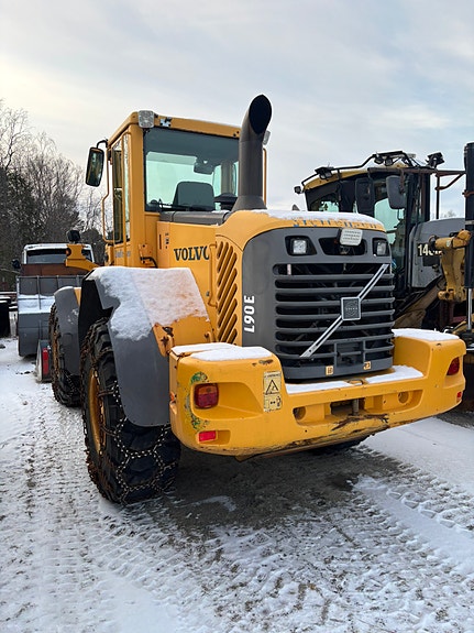 Volvo L90E 2 of 5