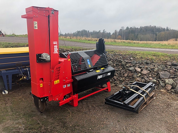 Japa vedmaskin og Stokkebord