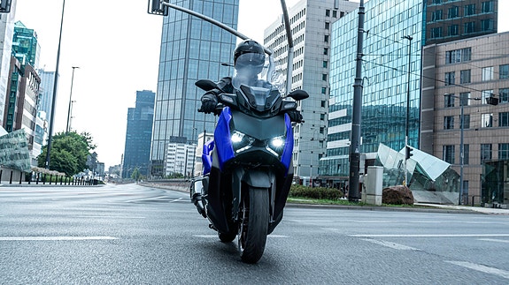 Yamaha XMAX 300 16 of 27