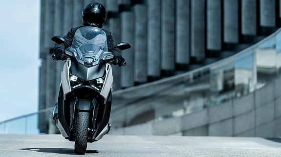 Yamaha XMAX 300 Tech MAX + 14 of 30
