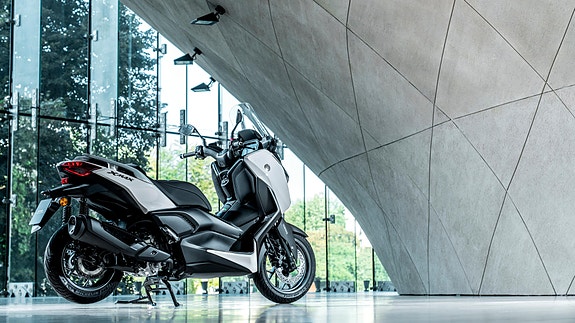 Yamaha XMAX 300 Tech MAX + 24 of 30