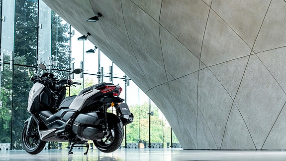 Yamaha XMAX 300 Tech MAX + 23 of 30
