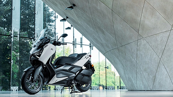 Yamaha XMAX 300 Tech MAX + 21 of 30